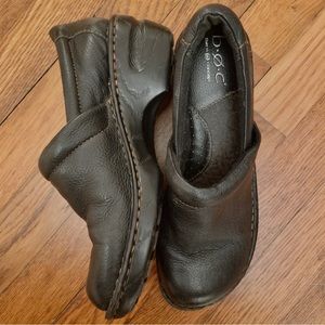 B.O.C. Peggy black leather clogs